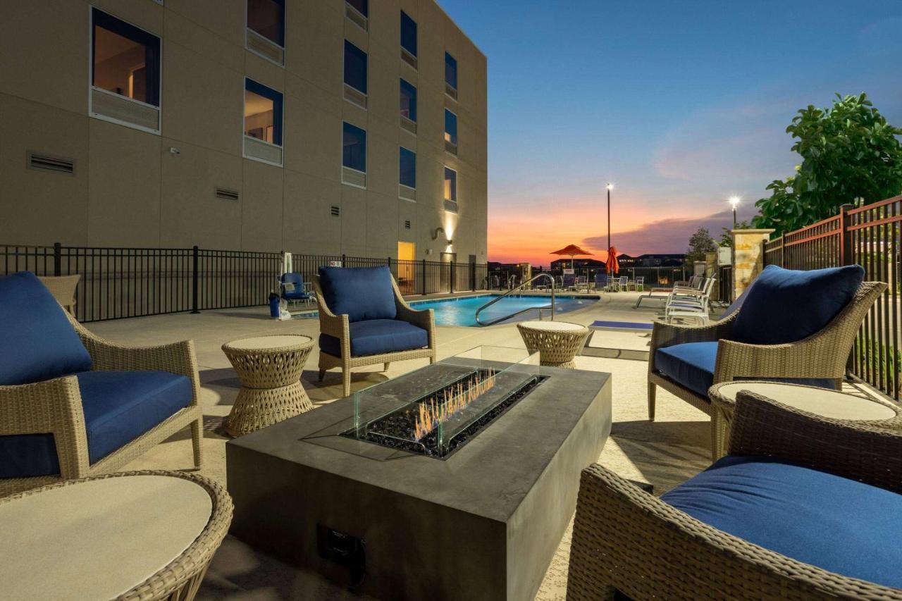 La Quinta Inn & Suites By Wyndham Pflugerville Eksteriør billede